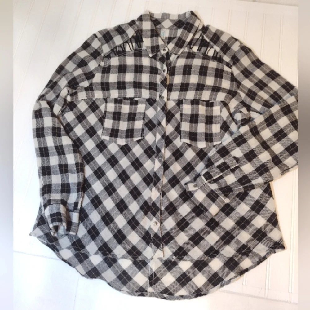 Free People women's long sleeve black/white plaid shirt size (S)